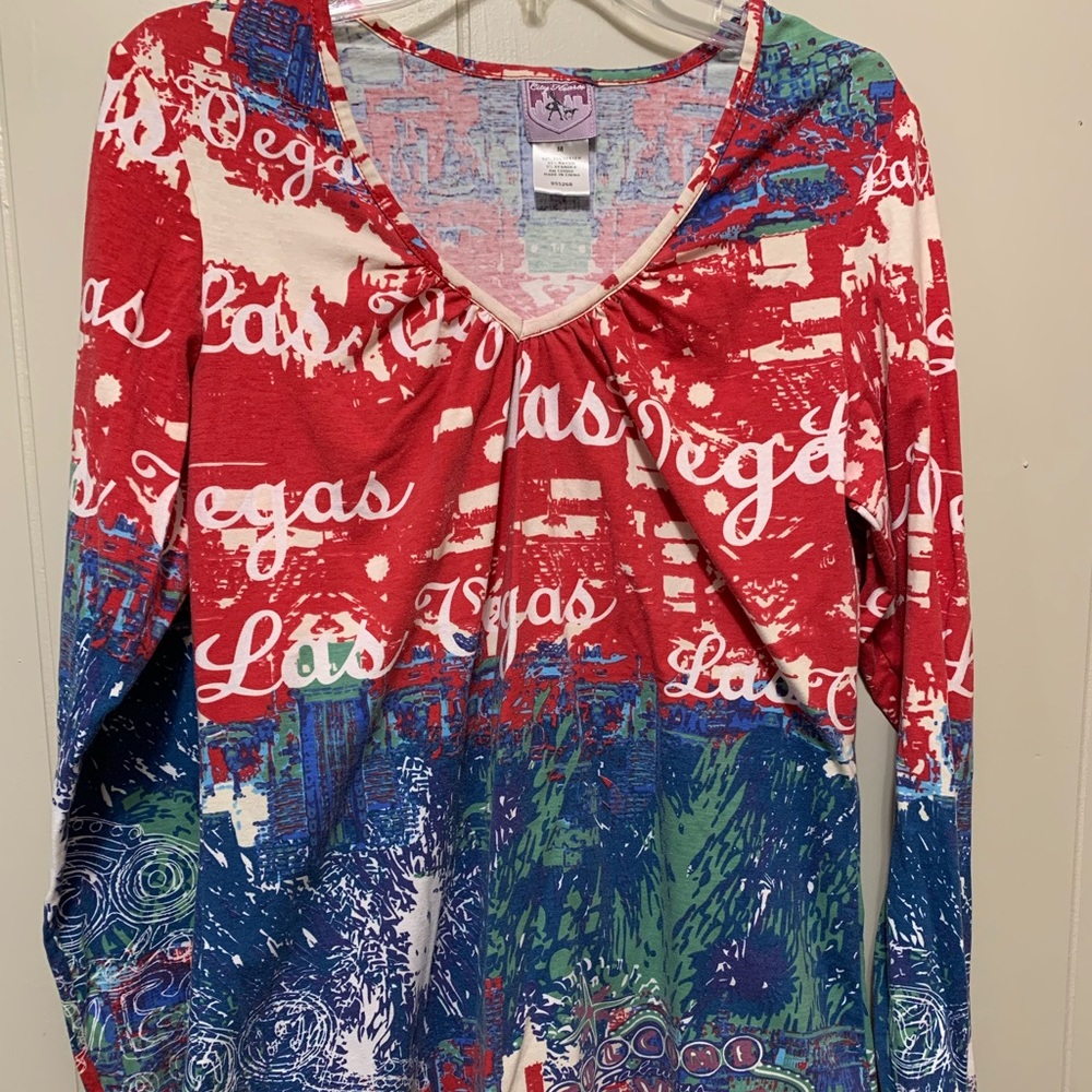 NWOT City Hearts Sz Medium colorful v-neck Las Vegas L/S top.